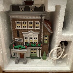 Dept 56 Heritage Village Collection Dickens Village Series “Crown & Cricket Inn”